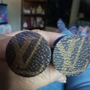 🎉AUTHENTIC 2 Brand New LOUIS Vuitton Car Air Freshener Clips, Refillable🎉